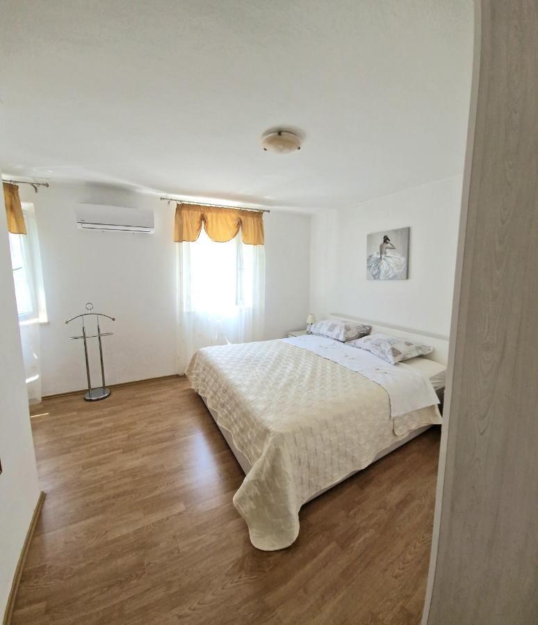 Apartman Perina Trogir Bagian luar foto